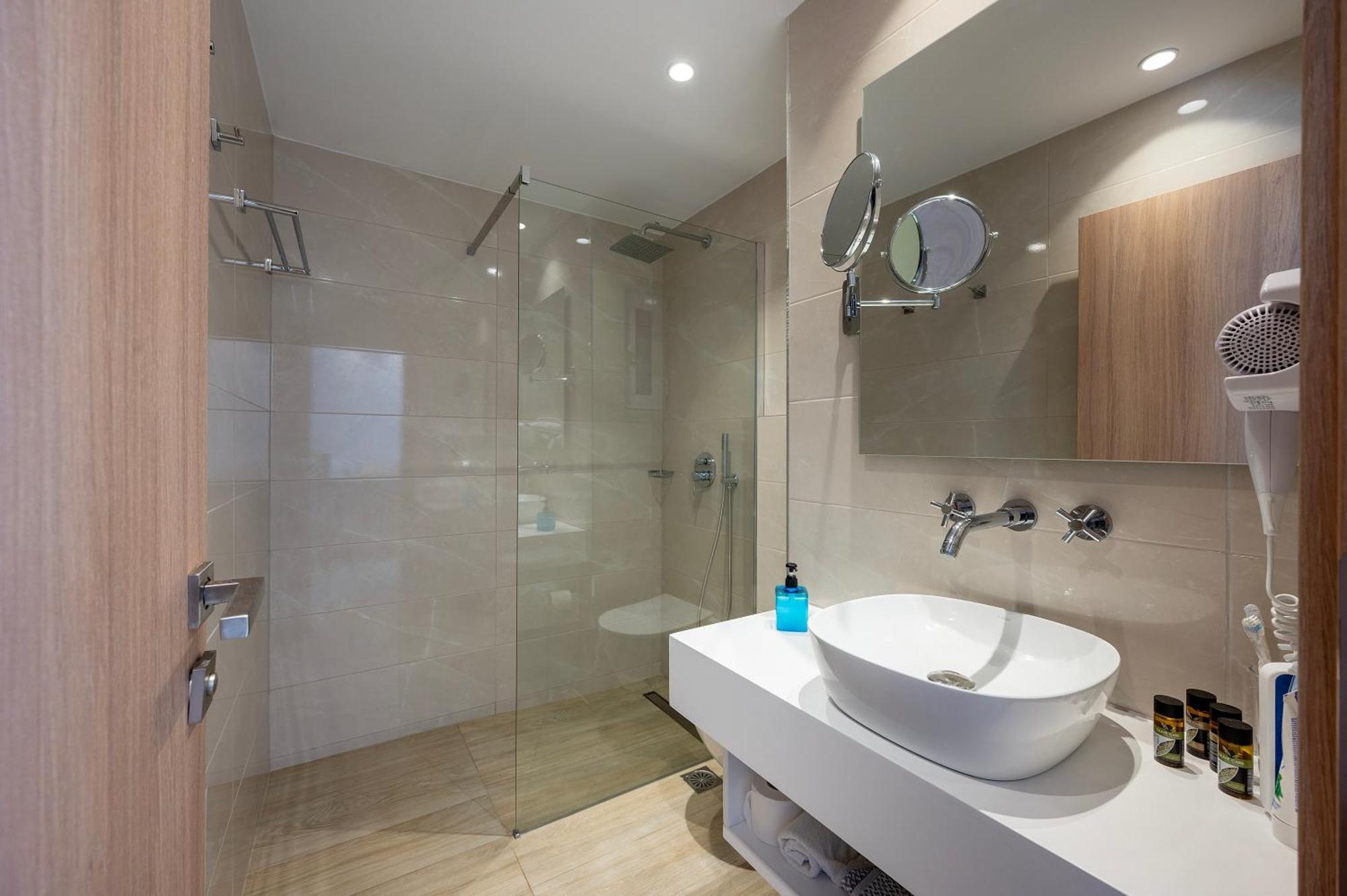 Poseidon Deluxe Apartments คอสทาวน์ ภายนอก รูปภาพ